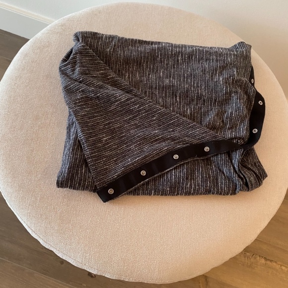 Lululemon customizable snap scarf - Picture 2 of 2